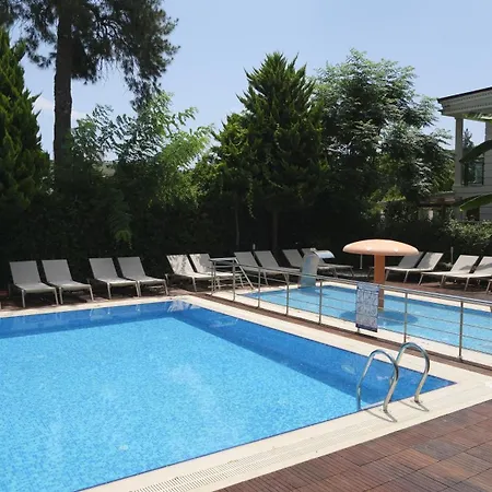 Ambasador Hotel מלון 4*