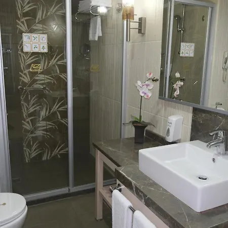 מלון Ambasador Hotel קמר