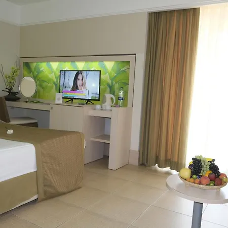 Ambasador Hotel קמר