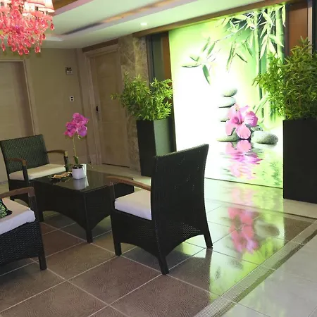 Ambasador Hotel מלון