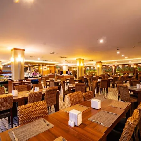 Ambasador Hotel קמר